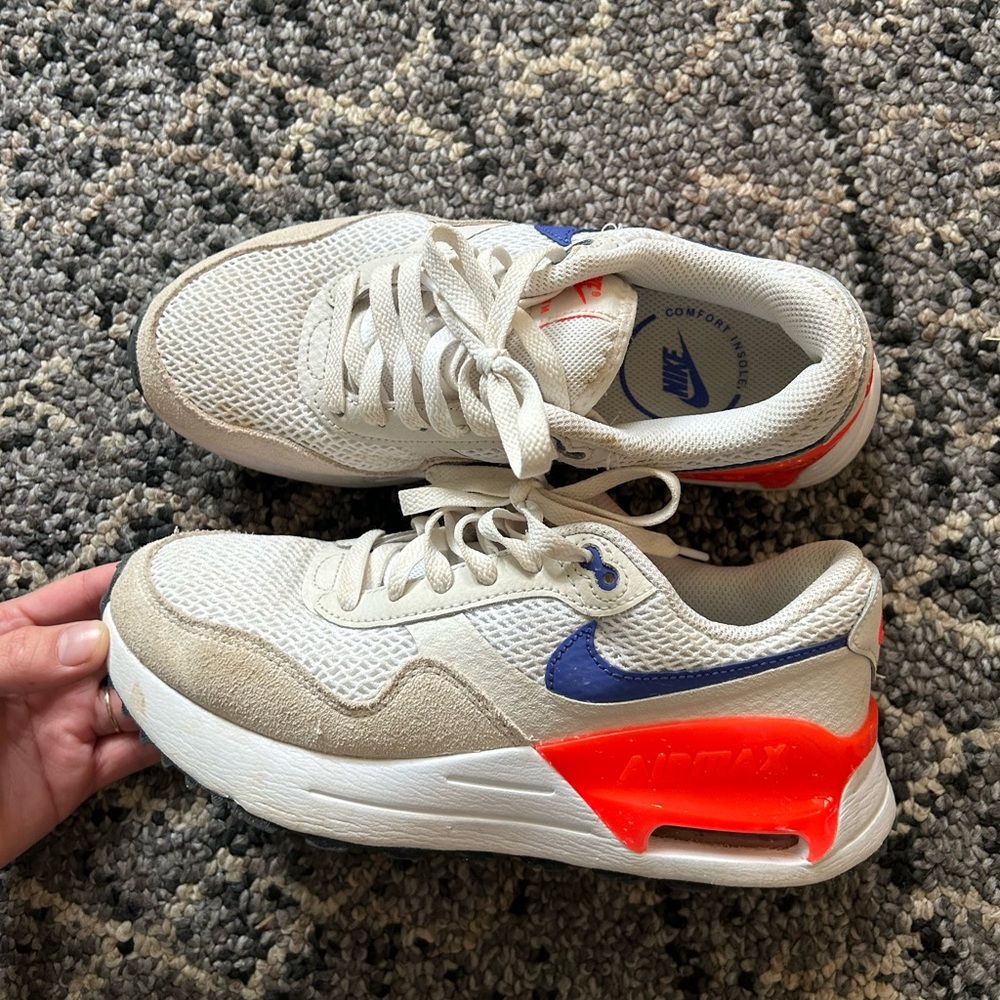 Women’s Nike airmax sneakers